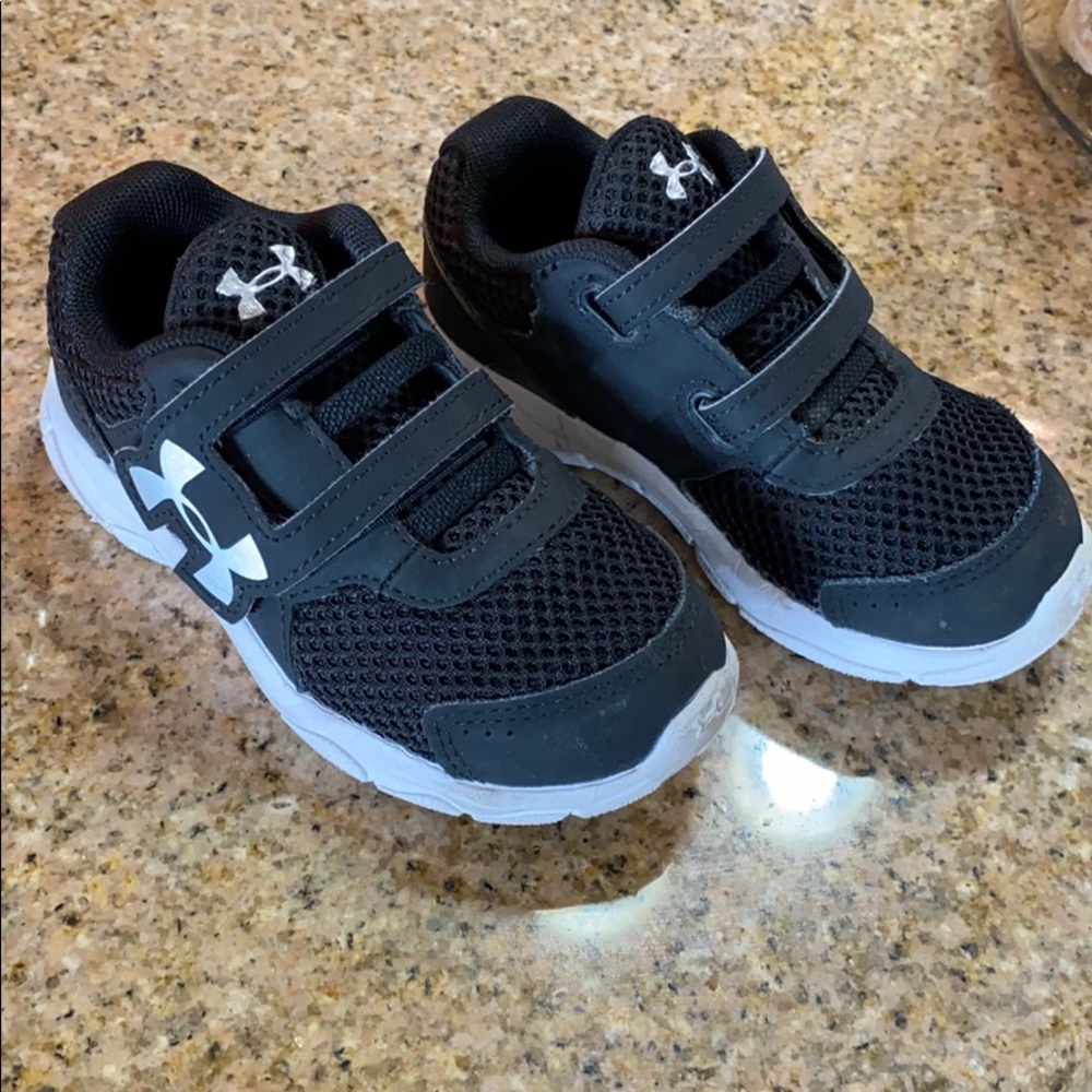 Size 7 boy underarmour shoes